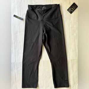 NWT! Nike Womens Dri-fit Crop Length Black Pants size M